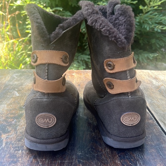 EMU Zoe cozy shearling boots with buckle &button detailing almost new Woman sz 9 - Picture 2 of 14